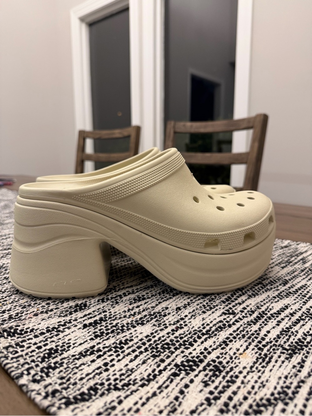 Women’s Siren Beige Chunky NWT Platform Slip On Clogs Size 11